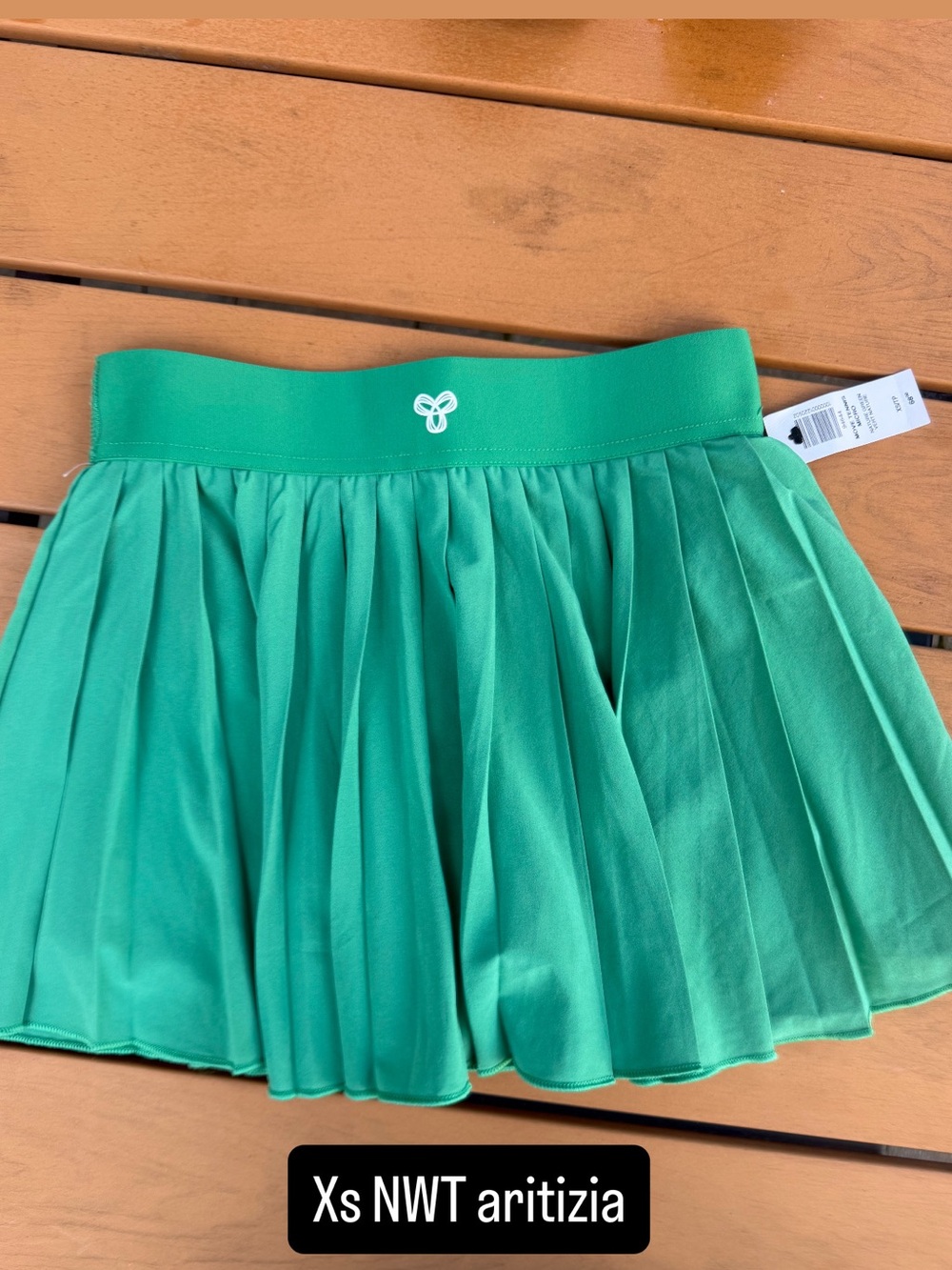 Aritzia Green Pleated Mini Skirt NWT XS